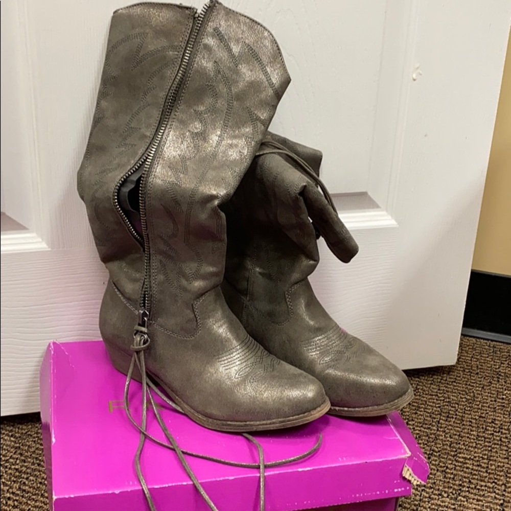 Wedge boots